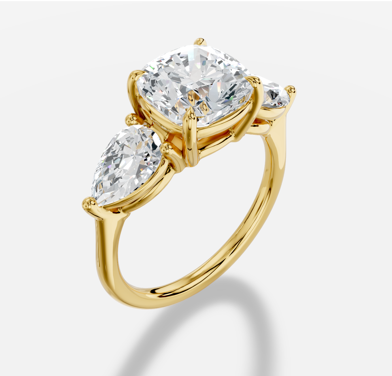 Cushion Three Stone Diamond Ring in 18K Yellow Gold - 图片 4