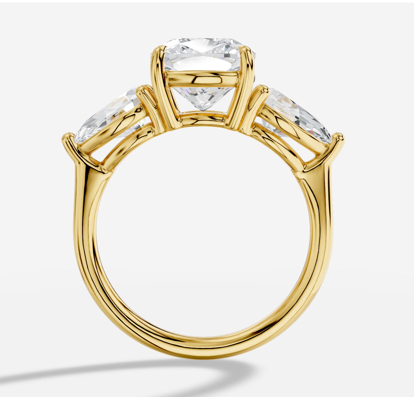 Cushion Three Stone Diamond Ring in 18K Yellow Gold - 图片 2